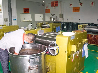 信友潤滑淺析我國為什么強(qiáng)制食品生產(chǎn)企業(yè)采用食品級潤滑脂